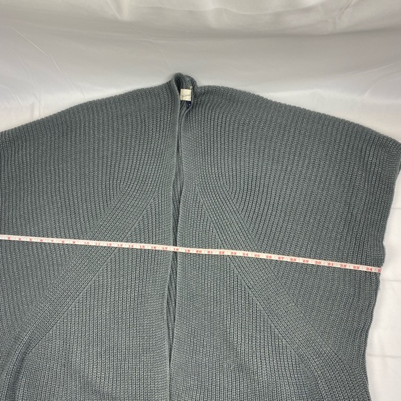 Universal Thread- Short sleeves sweater. (Shawl) One size. Gray. Open front. - Picture 3 of 5